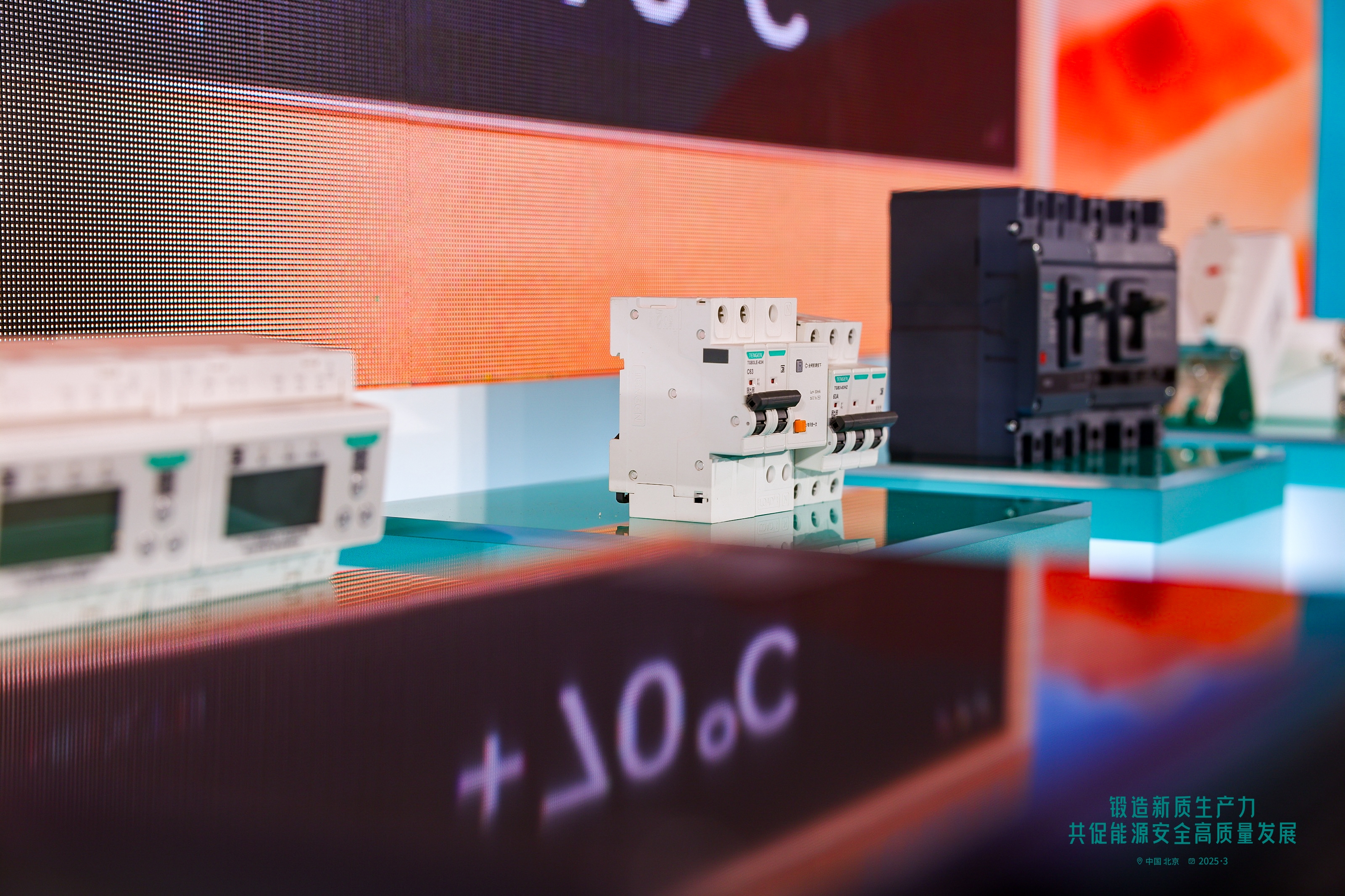 2_4214022.jpg 2_4214022.jpg